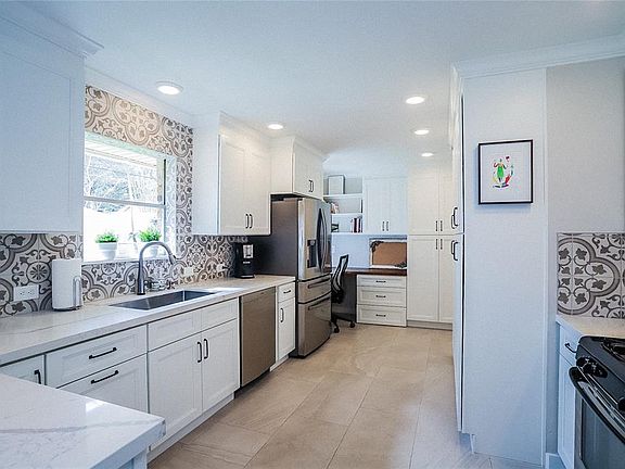 3rd image of 9543 Weatherwood Dr