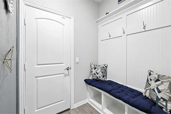9405 Trailway Dr — Photo 16