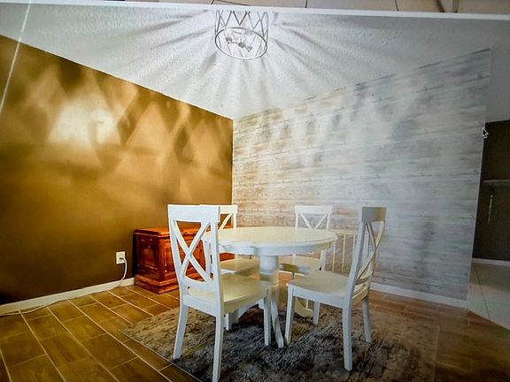 5th image of 4893 Palm Hill Dr