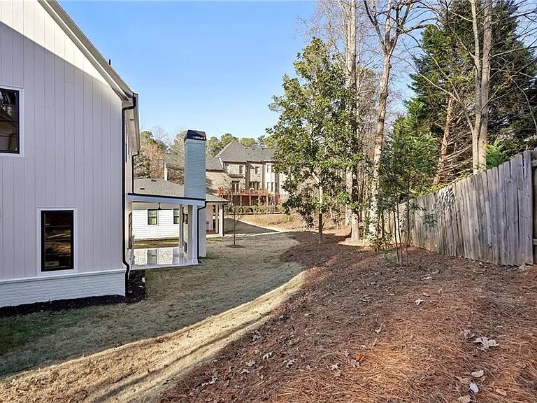 120 Thome Dr — Photo 77