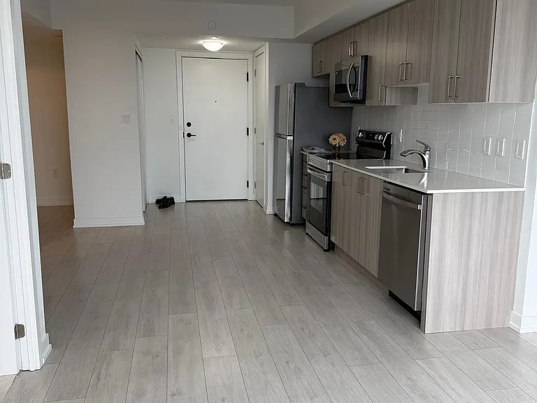 556 Marlee Ave #814 — Photo 2