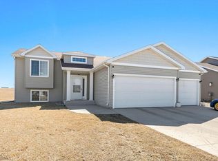 1950 Burlington Dr, West Fargo, ND 58078