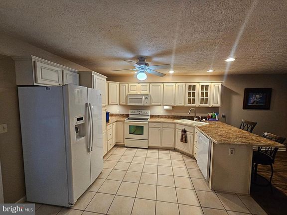 4th image of 1608 Linmar Dr