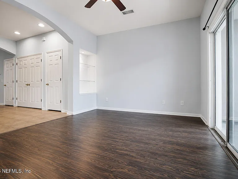 6150 High Tide Blvd — Photo 8