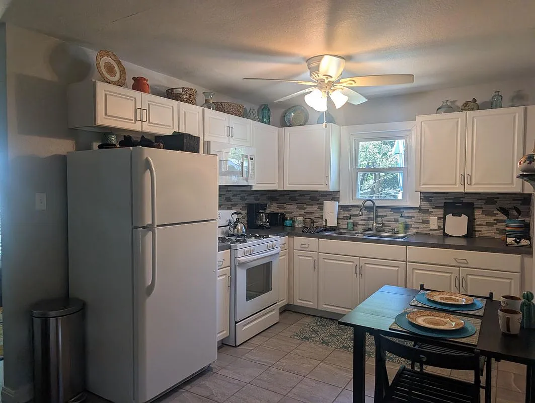 1 bed, 1.0 bath, 572 sqft, $1,800 — Photo 3