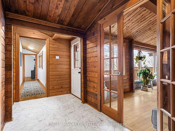 2nd image of 3826 Stonecrest Rd