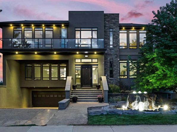 2216 W 8th St NE, Calgary, AB T2E 4H6