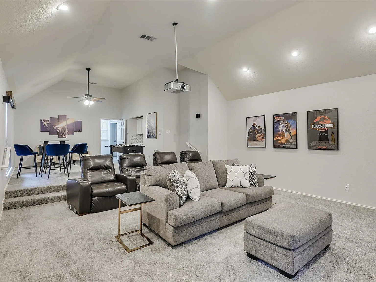 6 bed, 4157 sqft, $9,750 — Photo 3