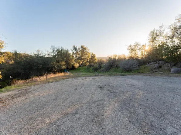 743 Rosemary Ln, Squaw Valley, CA 93675