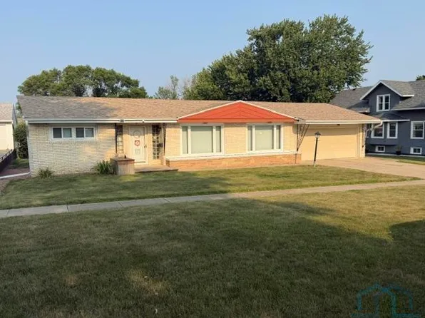 614 Fulton St, Remsen, IA 51050
