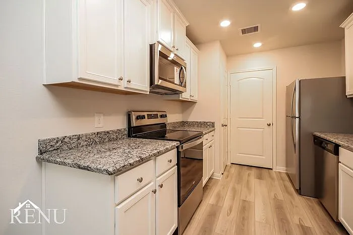 3 bed, 2.0 bath, 1414 sqft, $1,615 — Photo 3