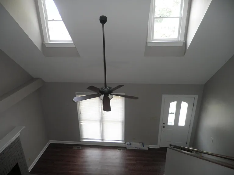 1207 Silverhill Ct — Photo 3