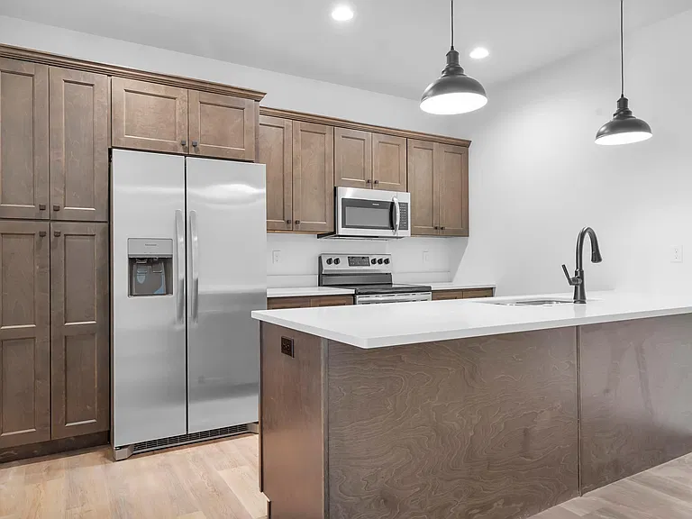 102 Sycamore Dr — Photo 2