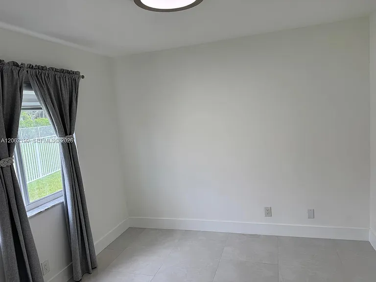 1133 Alexander Bnd — Photo 13