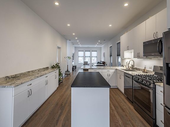 3rd image of 1634 N Fairfield Ave #2