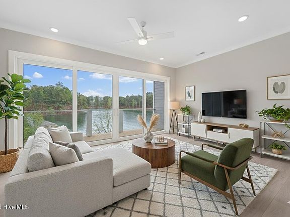 2nd image of 2660 Alvernia Drive