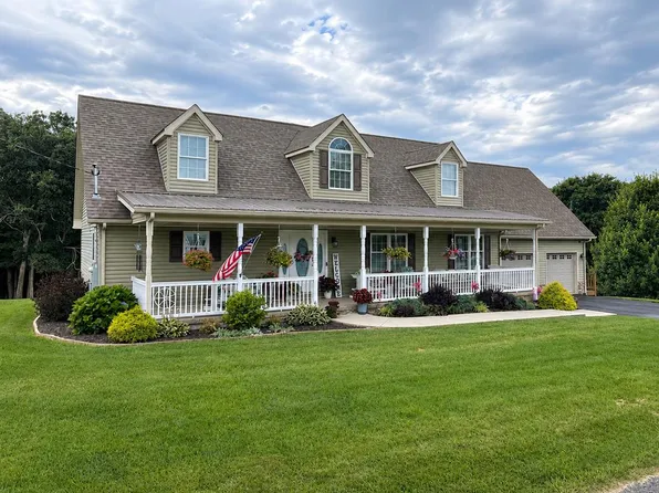 117 Apple Ridge Dr, Beaver, WV 25813