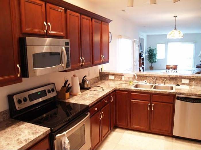 Cherry cabinets & SS Appl