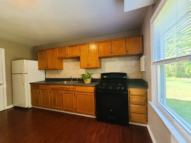 8401 Pioneer Dr — Photo 7