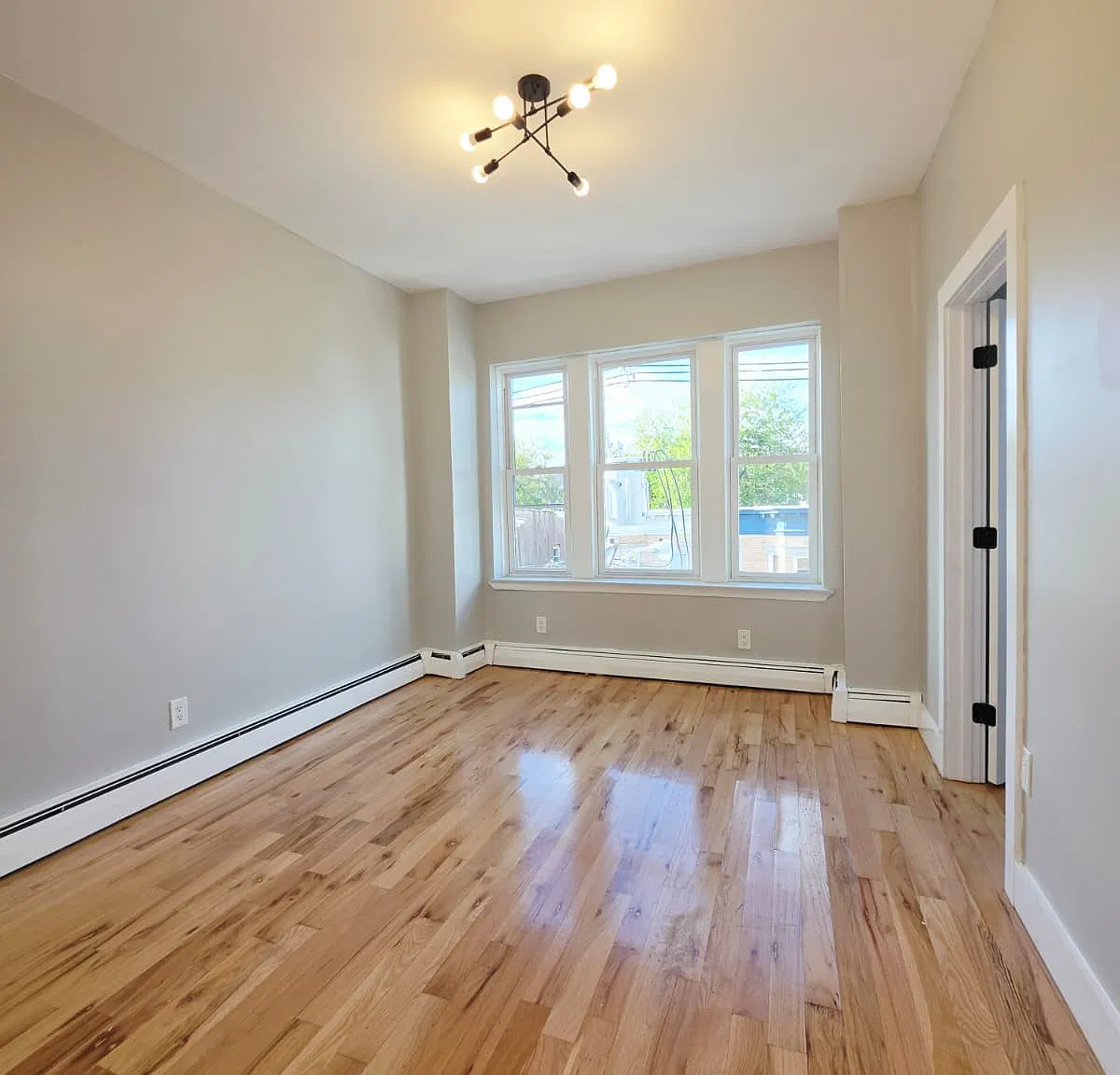 3 bed, 1000 sqft, $2,650 — Photo 4