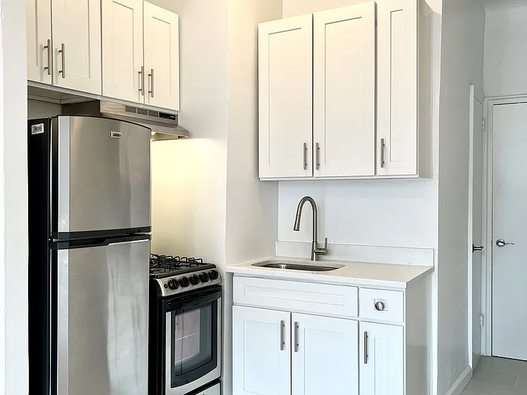 359 W 126th St #5D — Photo 4