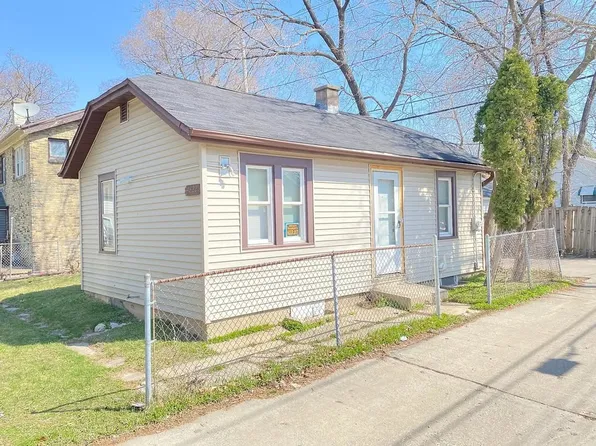 4822 N 26th St, Milwaukee, WI 53209