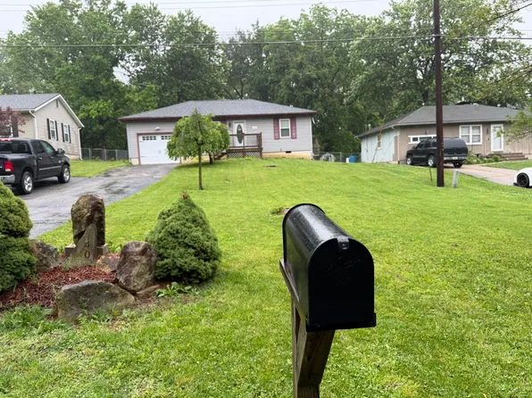 140 N Lincoln Ave, Marshall, MO 65340
