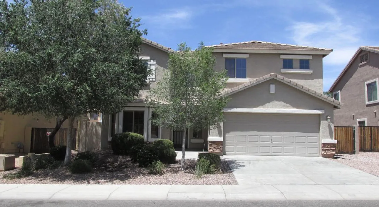 4 bed, 2.5 bath, 2113 sqft, $2,500 — Photo 1