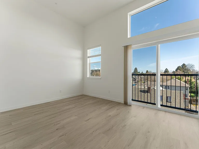 Studio With A View! Redwood Lofts & Flats — Photo 19