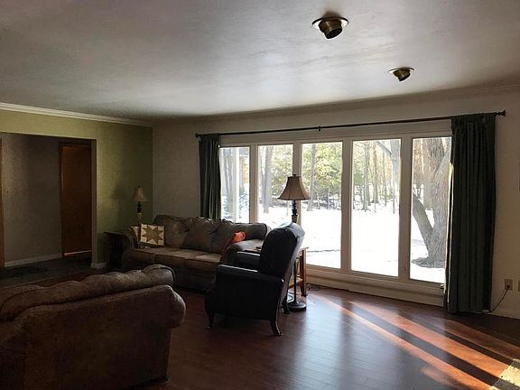 4th image of 2418 Woodview Ln