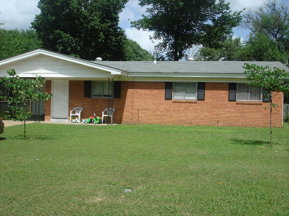 1st image of 221 W Circle Dr