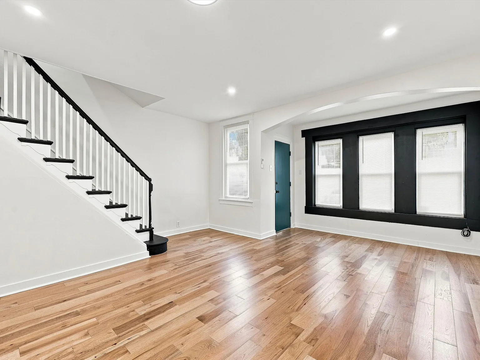 3 bed, 1188 sqft, $1,845 — Photo 3