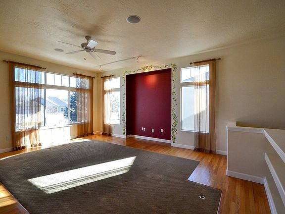 3rd image of 1436 W Green Apple St