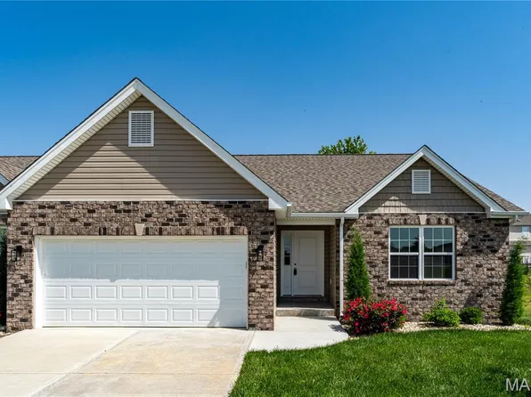 1761 Old Park Ln, Swansea, IL 62226
