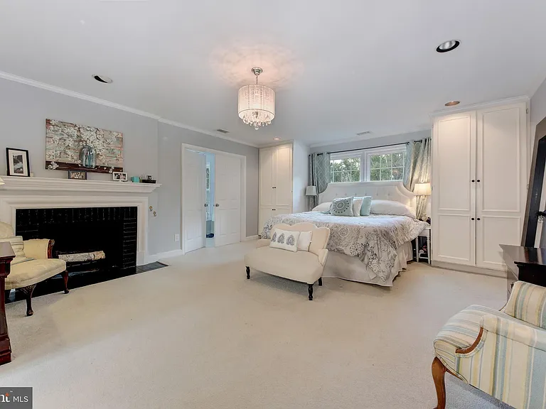 8232 Kerry Ct — Photo 10