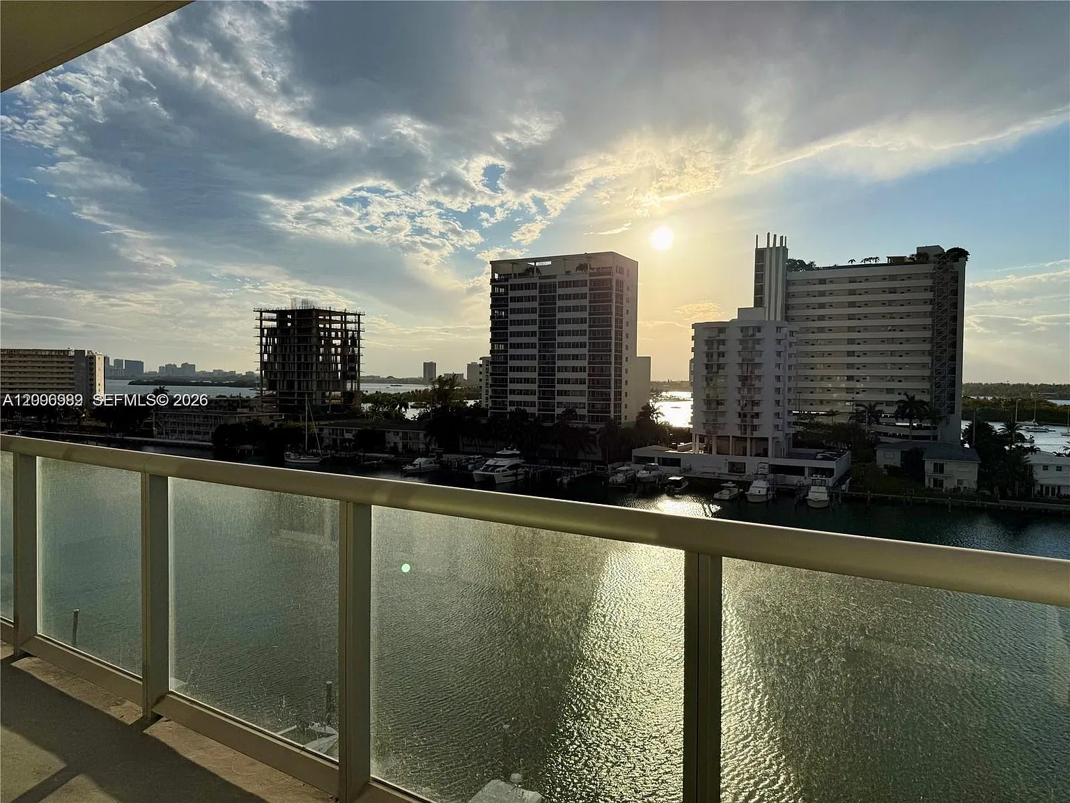 Eloquence On The Bay Cond — Photo 2