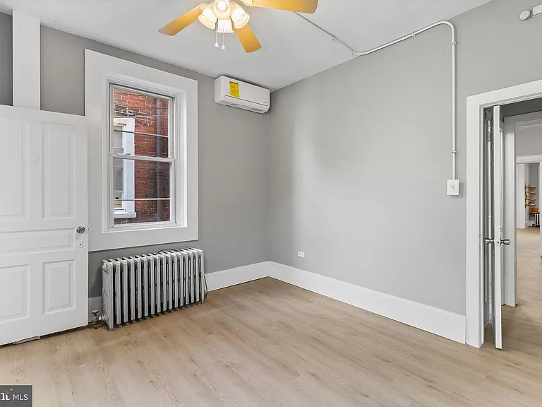 4947 Catharine St — Photo 16
