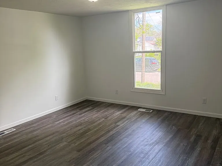 1052 N John St — Photo 2