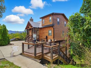 1019 Daisy Ln, Gatlinburg, TN 37738