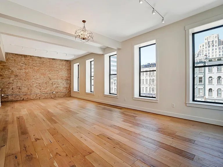 39 E Court St #3 — Photo 12