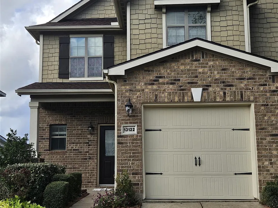 13122 Stratford Skies Ln