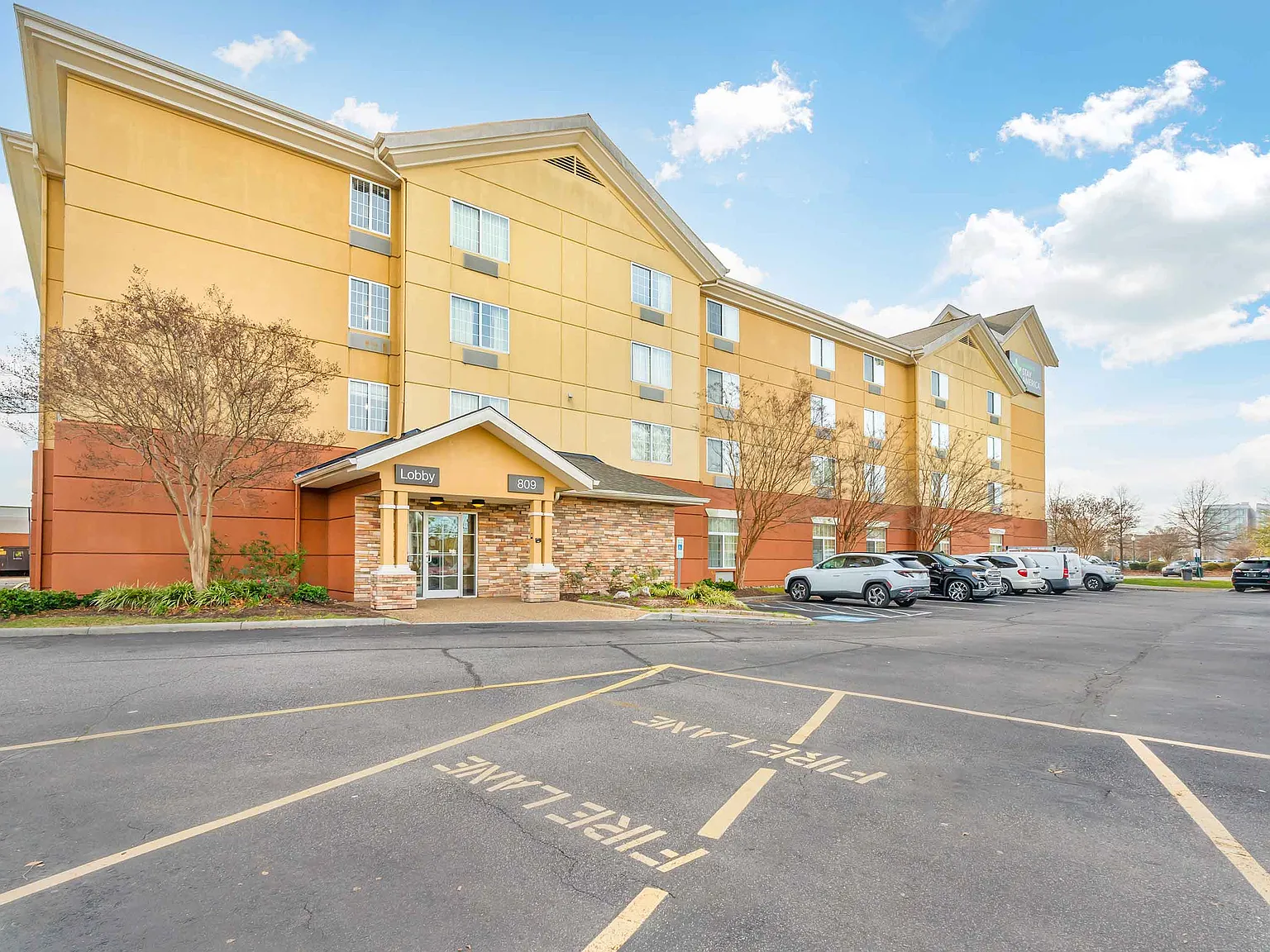 Chesapeake - Greenbrier Circle — Photo 2