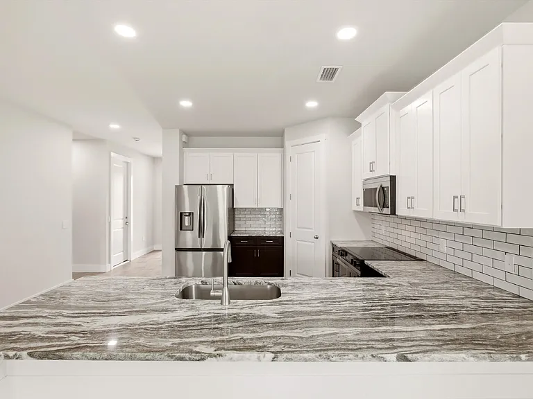 3518 NE 21st Pl — Photo 11