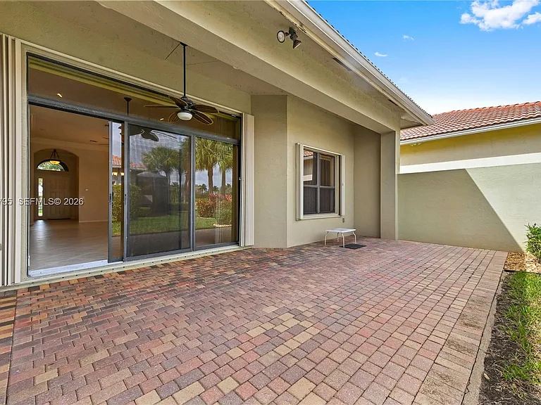 6823 Fabiano Cir — Photo 34