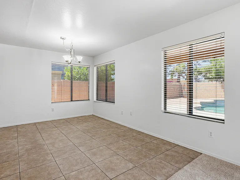 1492 N Saddle St — Photo 7