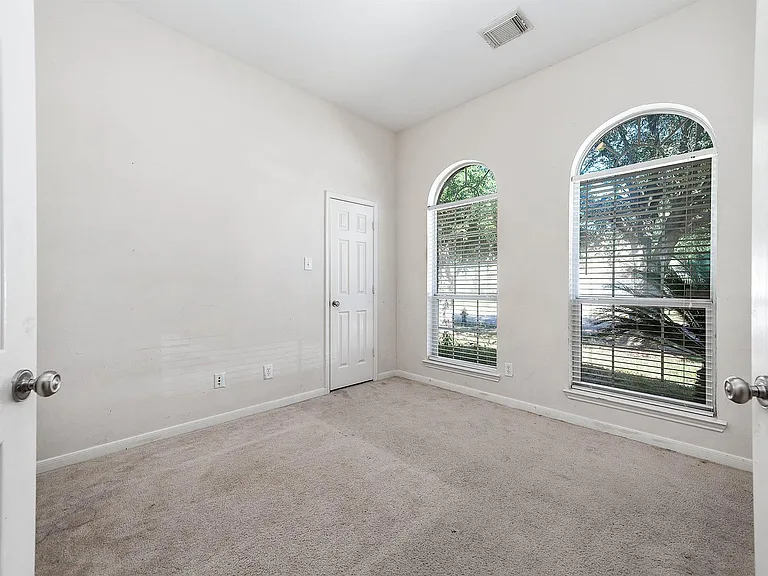 7814 Rocky Peak Ln — Photo 3