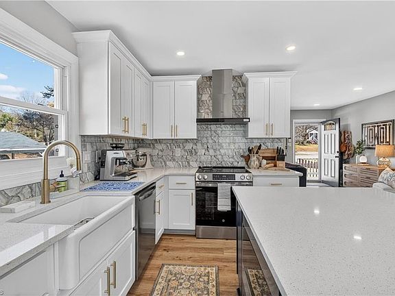 3rd image of 1412 Miller St