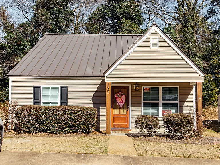 1625 Oxford Pl — Photo 2