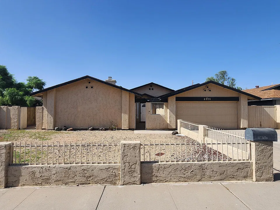 8926 N 55th Ave