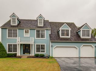 704 Fieldale Ln, Grayslake, IL 60030